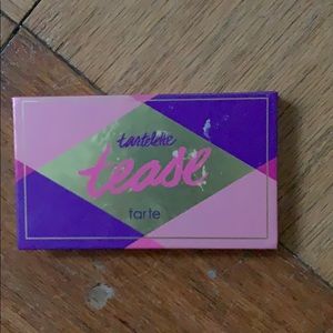 Lip gloss, tarte, Kylie cosmetics, eyeshadow